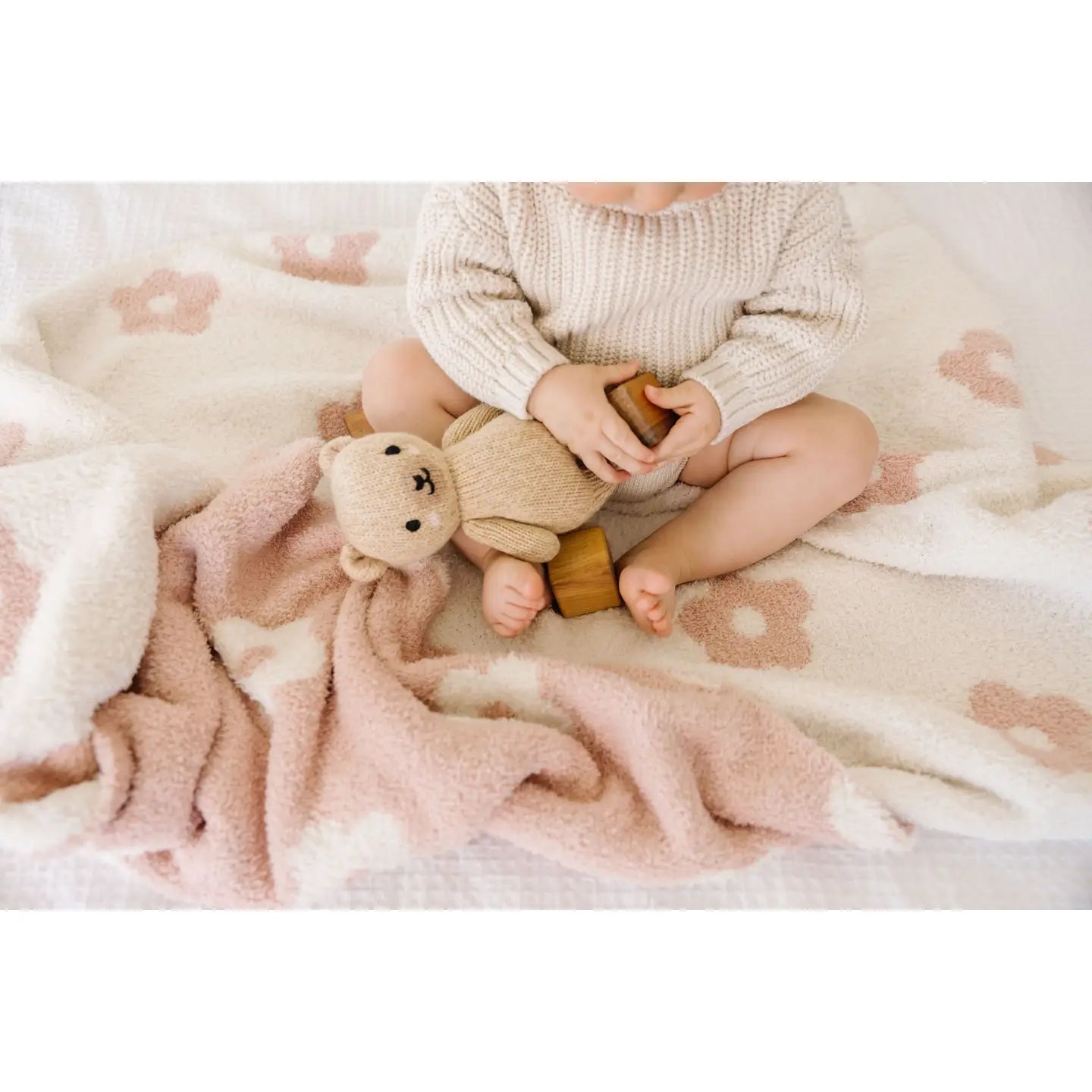 Pink Daisy Plush Blanket