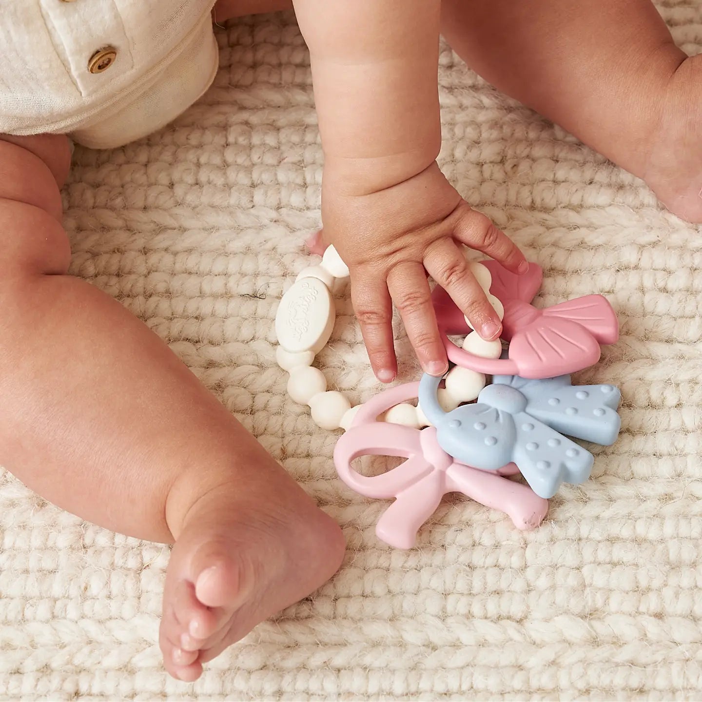 Itzy Trio Bows Teether