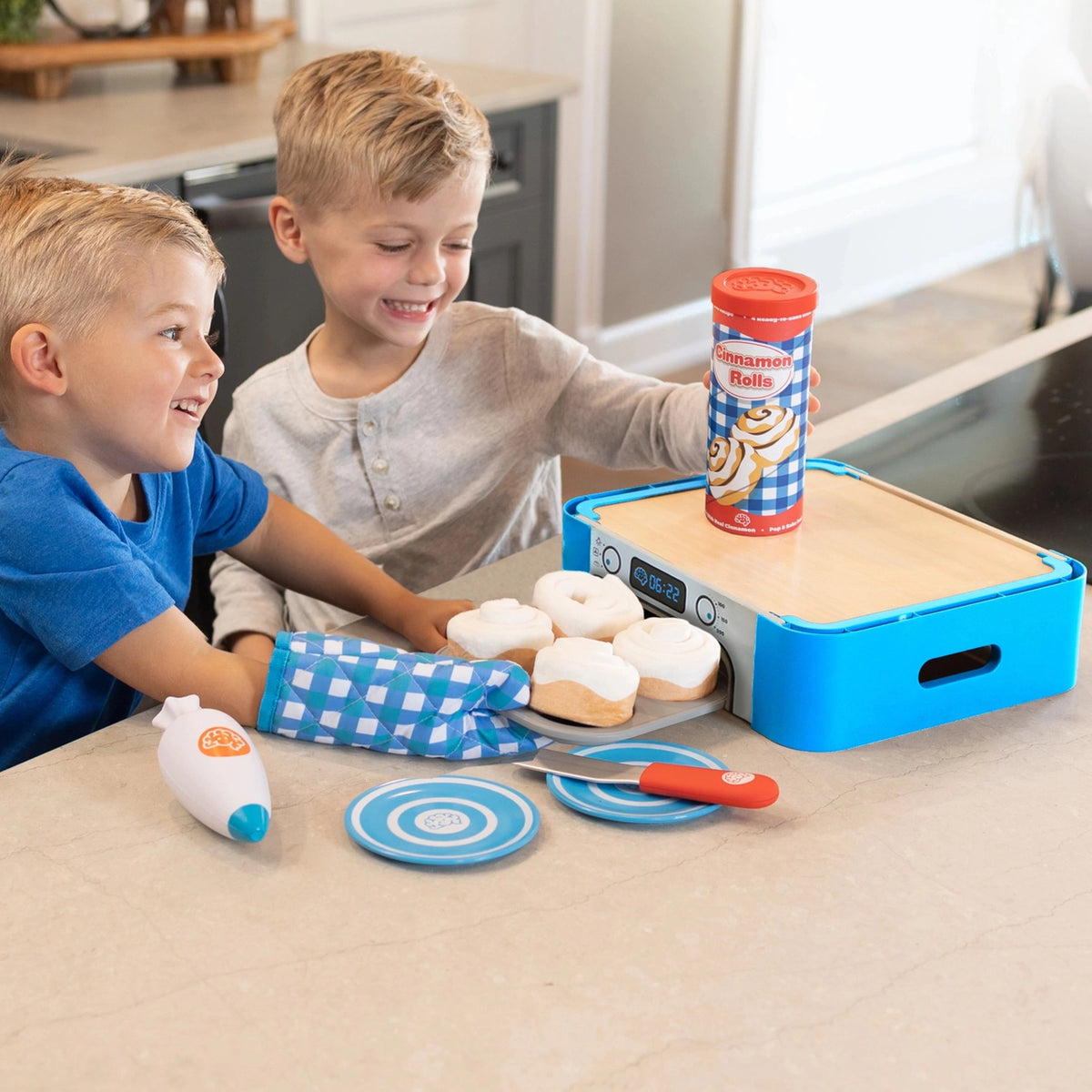 Pretendables Cinnamon Roll Set