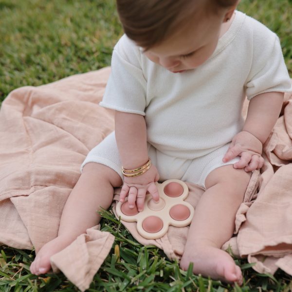 Flower Press Toy - rose/blush/shifting sand