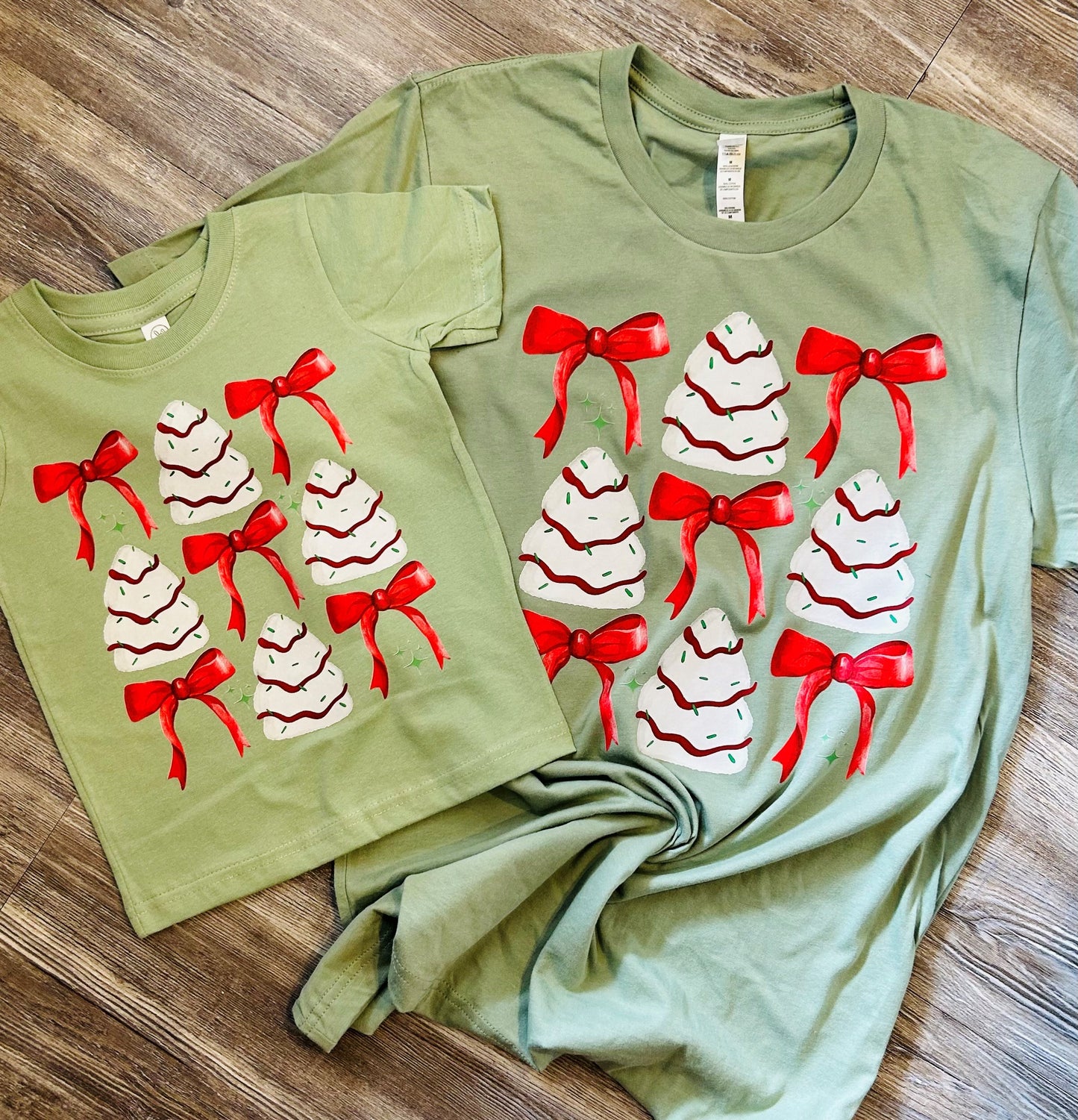 Mommy & Me-Christmas Tree Cakes/Bows Tee (Me Size)