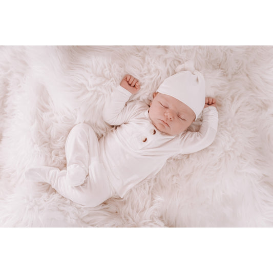 White Outfit and Hat Set (Newborn-3 months)